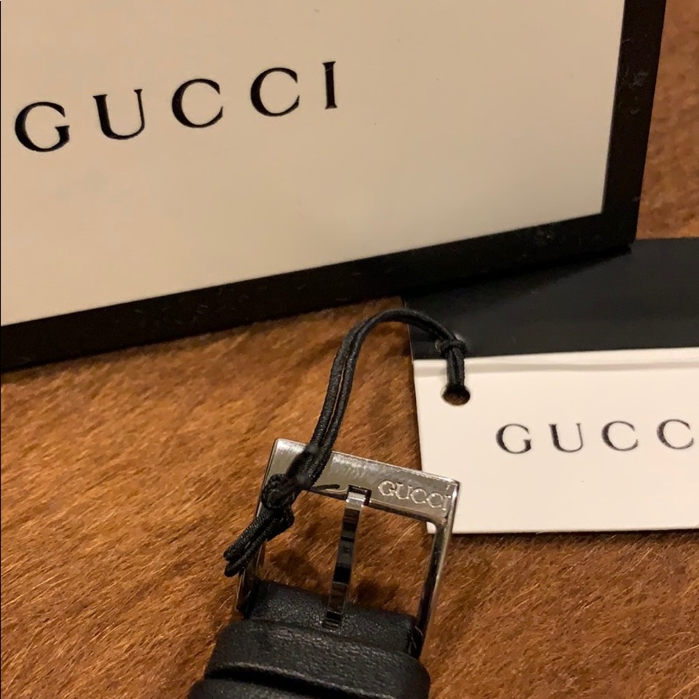 Gucci leather strap watch NWT - Picture 10 of 10